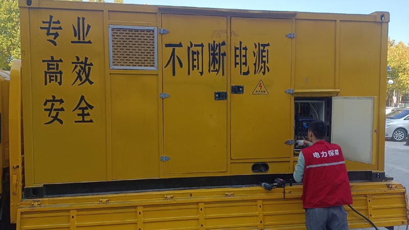 海南藏族柴油发电机组和UPS电源配合使用时，如何避免切换过程中的电力中断？